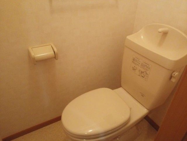 トイレ　清潔感のあるトイレです