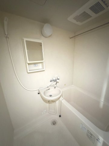 バス・シャワールーム　同間取りの1Fお部屋　バス