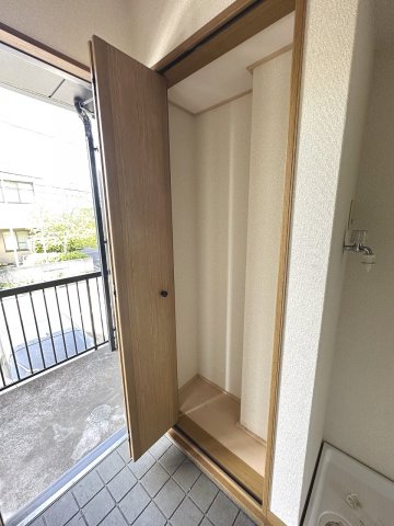 収納　同間取りの1Fお部屋　玄関横収納あり