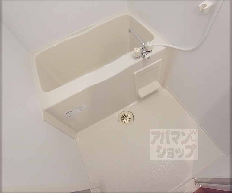 バス・シャワールーム　バスルームです。