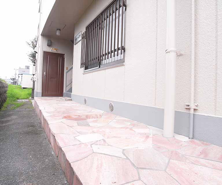 エントランス　石畳がおしゃれです。