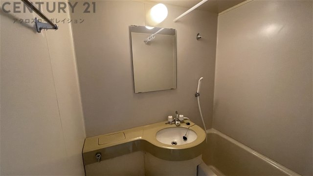 洗面設備　浴室内に洗面台あり！