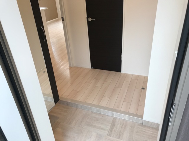 玄関　※同タイプの写真です。
