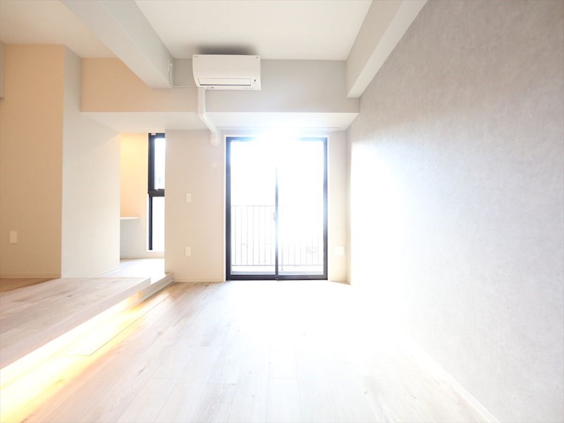 バルコニー　ＬＤＫ8帖　洋室3.5帖　エアコン完備　バルコニー