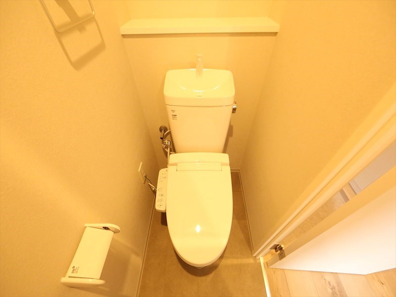 トイレ　温水洗浄暖房便座付トイレ