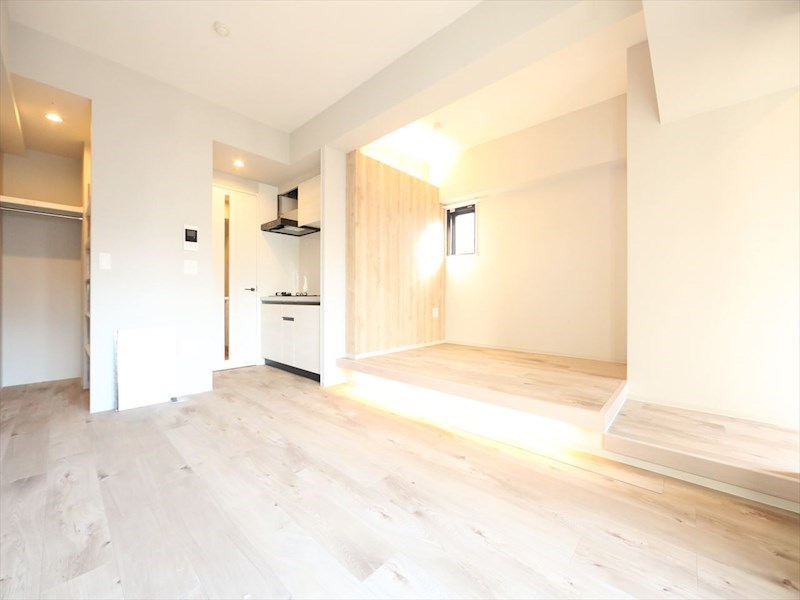 居室・リビング　ＬＤＫ8帖　洋室3.5帖　システムキッチン