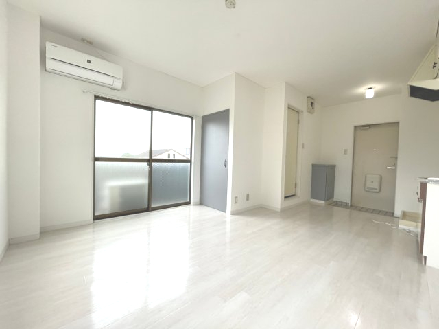 居室・リビング　退去前のため、現況を優先します