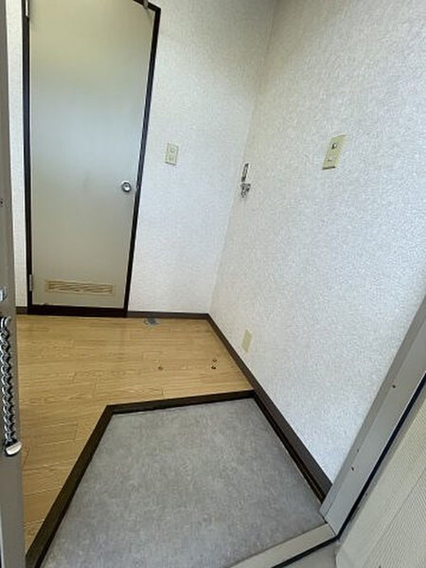 玄関　同物件別室写真