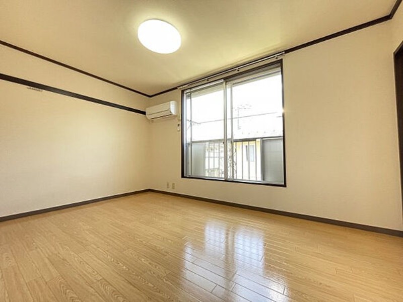 居室・リビング　同物件別室写真