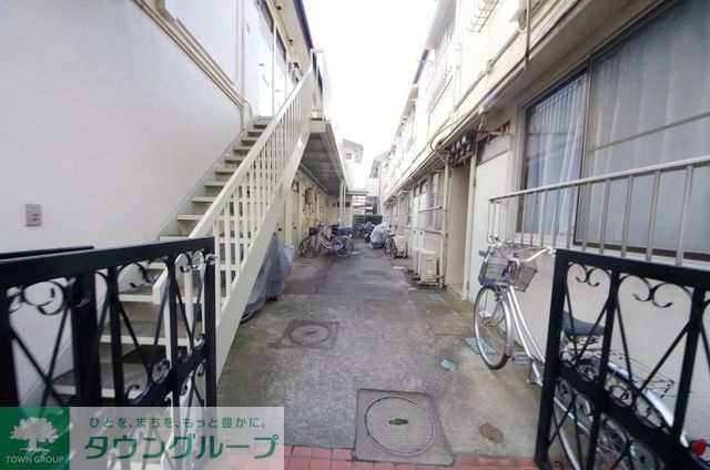 エントランス　同建物別部屋写真