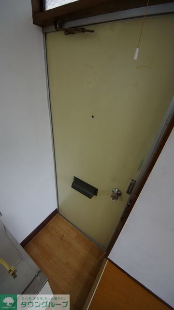 玄関　同建物別部屋写真