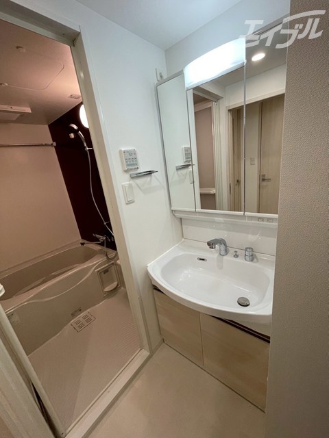 洗面設備　独立洗面台完備