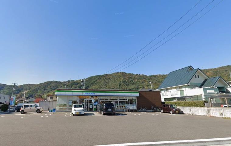 コンビニ　ファミリーマート（コンビニ）まで152m