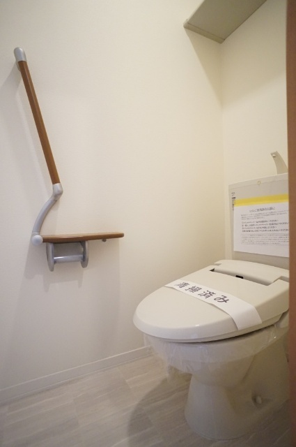 トイレ　※入居前の写真です