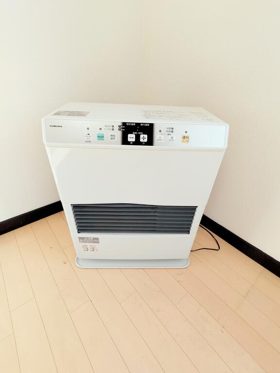 その他設備　経済的な灯油暖房です！