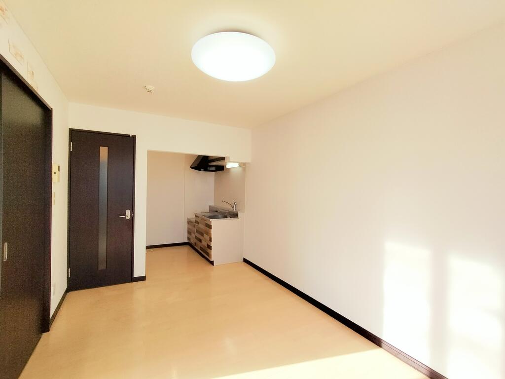 居室・リビング　明るいリビングで気持ちも明るくなりますね♪