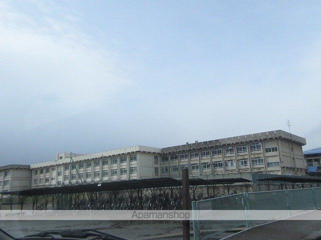 中学校　盛岡市立北陵中学校（中学校）まで558m