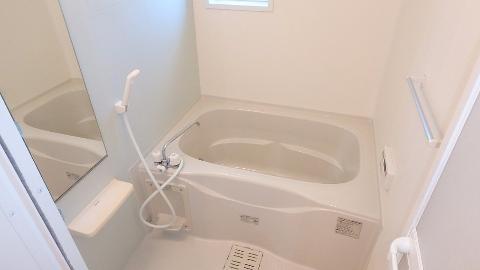 バス・シャワールーム　時間が違っても安心の追い焚き機能付♪（イメージ）