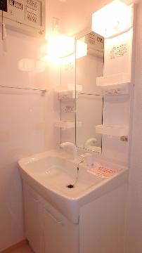 洗面設備　シャワー付でお掃除が楽チン♪（イメージ）