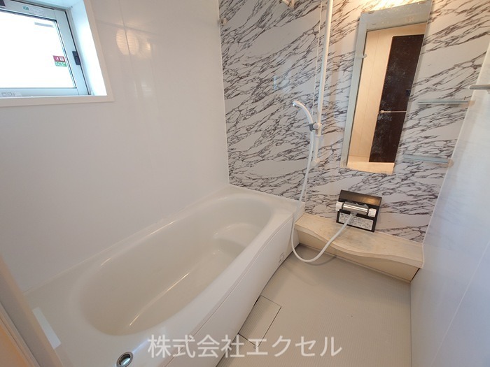 バス・シャワールーム　追い焚き機能付きです。