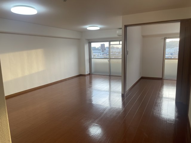 居室・リビング　同物件別号室