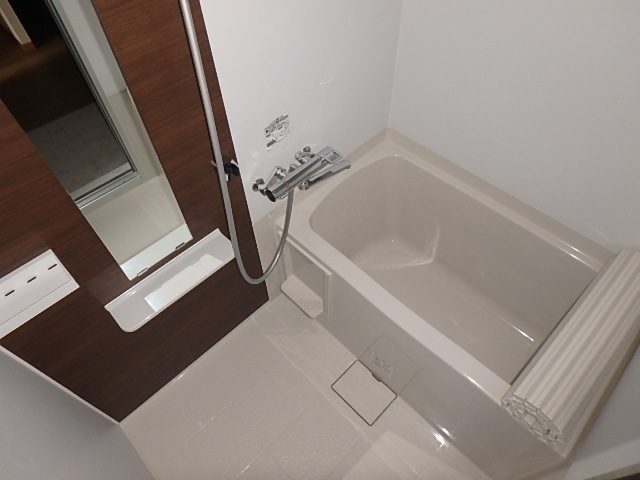 バス・シャワールーム　ゴージャスなバスルームで優雅なバスタイムを。