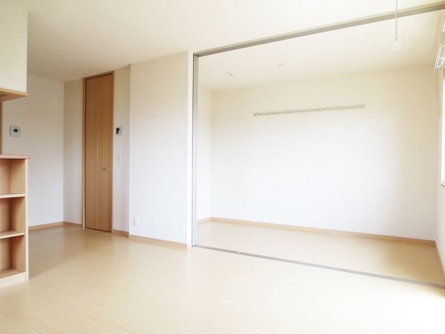 居室・リビング　★リビングから洋室4帖★