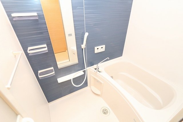 バス・シャワールーム　コンパクトで使いやすいお風呂です