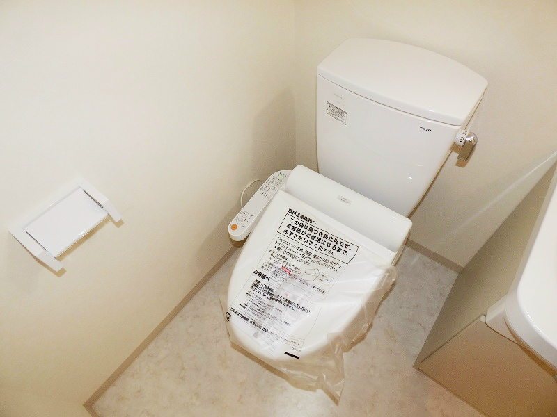 トイレ　温水洗浄便座付きトイレ