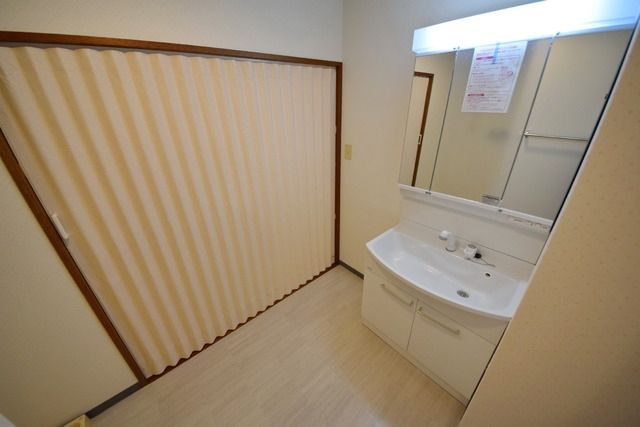 その他設備　★洗面所はカーテンで仕切ることができます★