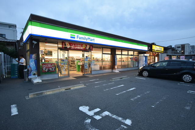 コンビニ　ファミリーマート　荒畑駅前店（コンビニ）まで600m