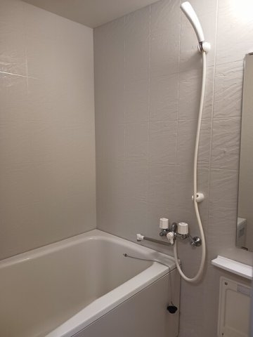 バス・シャワールーム　コンパクトで使いやすいお風呂です