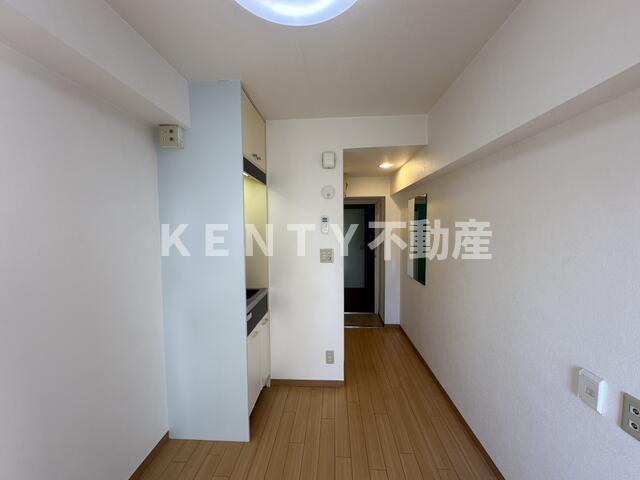 その他部屋・スペース　落ち着いた色調の寝室です