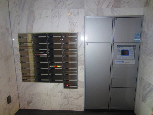 ロビー　宅配ロッカー