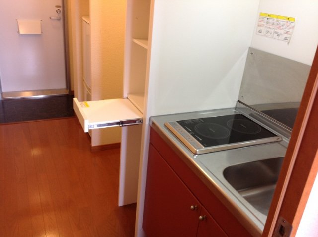 キッチン　便利な引き出し式の棚