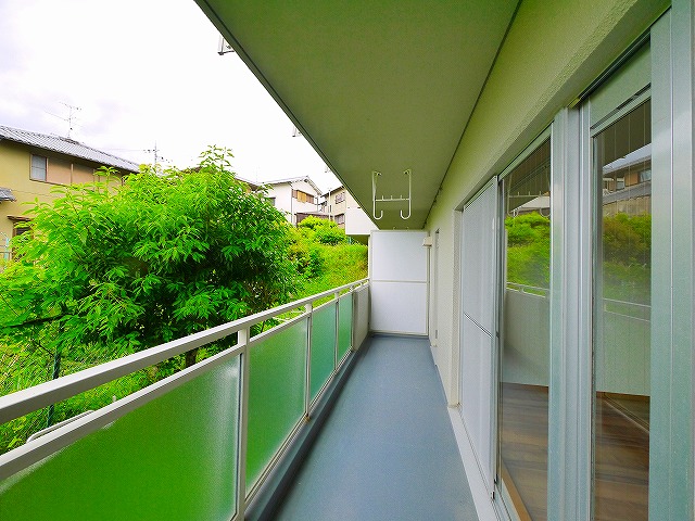 バルコニー　陽当たり良好なバルコニーです