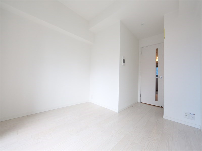 居室・リビング　洋室6.8帖　クローゼット付（収納充実してます）