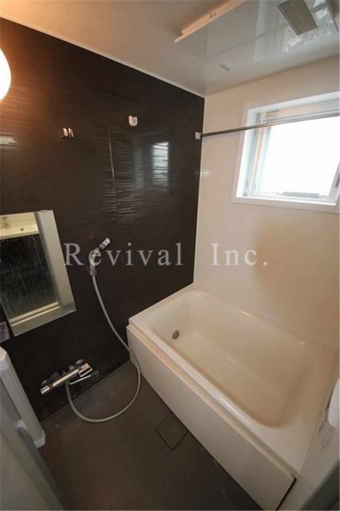 バス・シャワールーム　追い焚き・浴室乾燥完備でございます