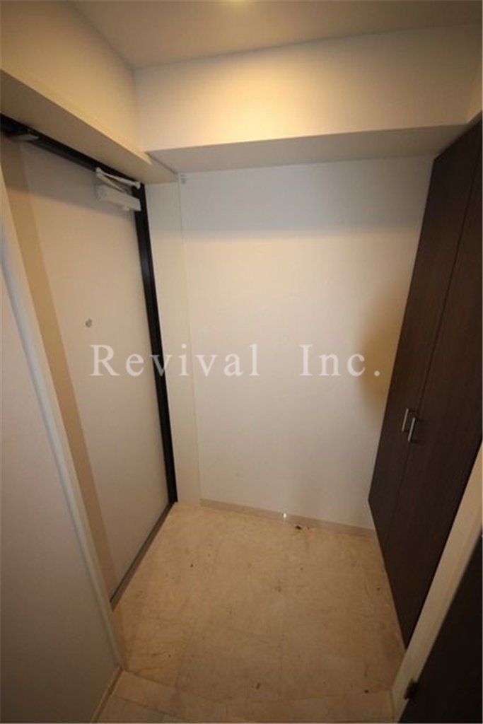 玄関　スッキリとした玄関でございます