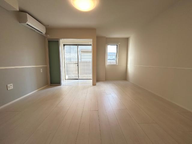 居室・リビング　室内