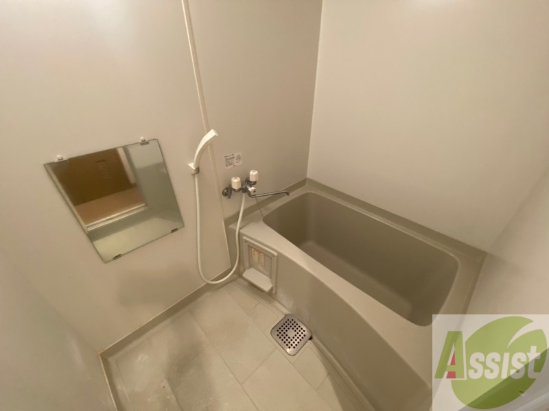 バス・シャワールーム　お風呂になります。一日の疲れを癒してくださいね。