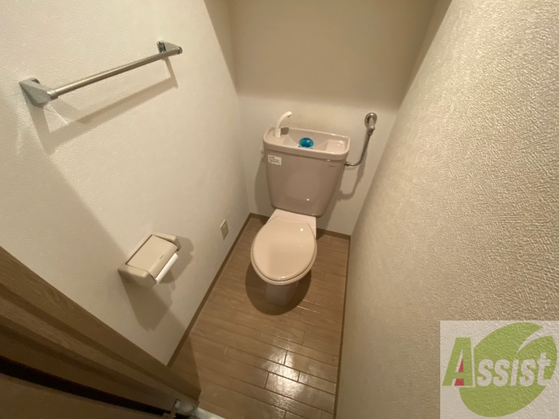 トイレ　こちらはトイレです。清潔感があり、安心して使用できます。