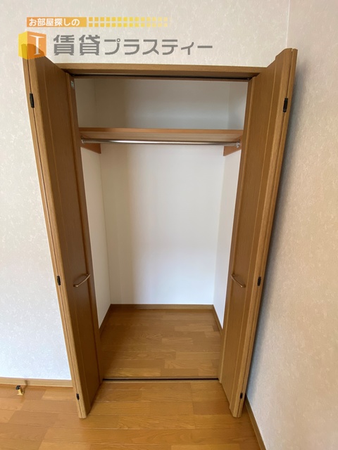 収納　大事な洋服がシワになりませんね。