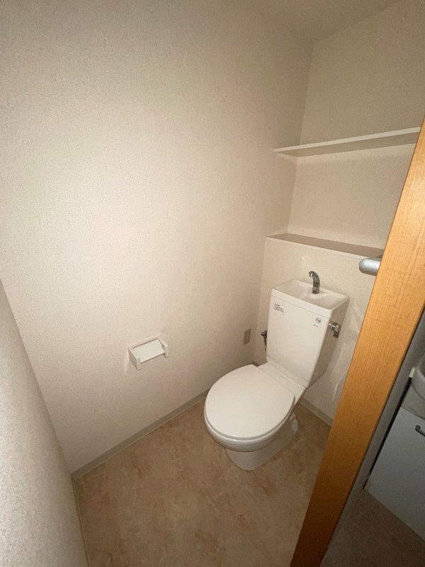 トイレ　※別のお部屋のお写真です。御参考までに。