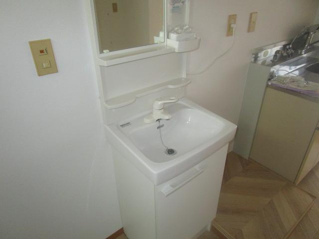 洗面設備　コンパクトで使いやすい洗面所