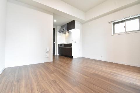 居室・リビング　室内