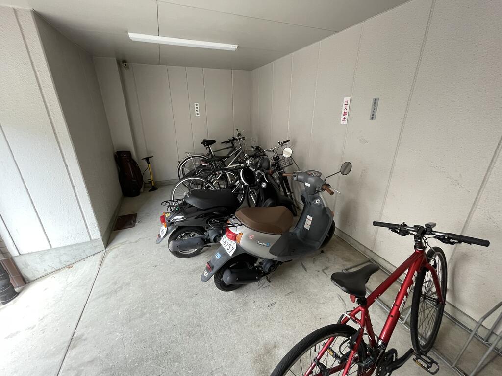 駐車場　駐輪場