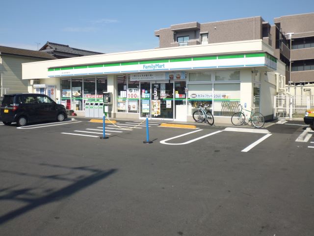 コンビニ　ファミリーマート（コンビニ）まで430m