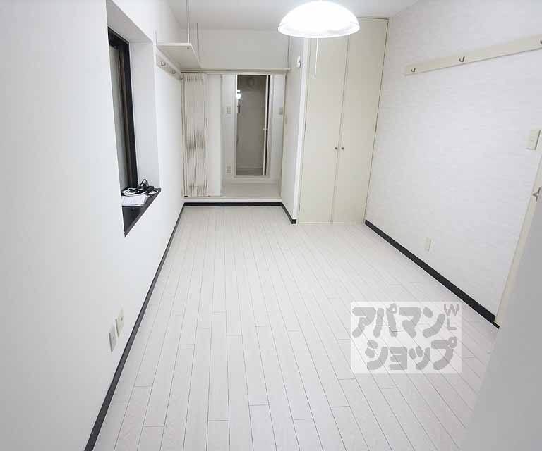 居室・リビング　７．８帖の洋室です。