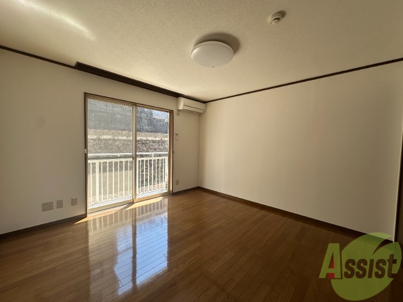 居室・リビング　８帖の洋室です。フローリングがキレイですね